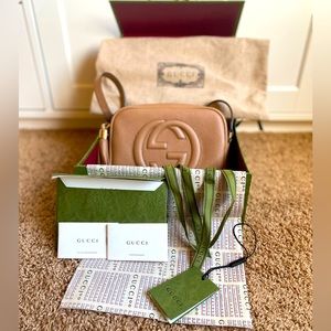 Gucci pebbled calfskin small soho disco bag camelia - like new